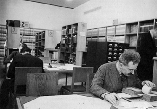 Walter Benjamin na BNF, 1939. Foto: Gisèle Freund