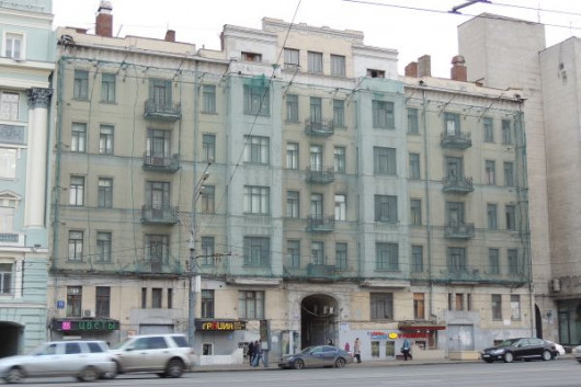 Здание, выделенное Гослитмузею, по адресу Зубовский бульвар, 15, строение 1 уже 15 лет находится в аварийном состоянии. Фото: Анастасия Скорондаева/ РГ