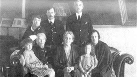 Ариадна Тыркова-Вильямс и Гарольд Вильямс в кругу семьи. Лондон 1920-е гг.