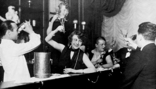Неизвестный фотограф. В баре. 1926 г.