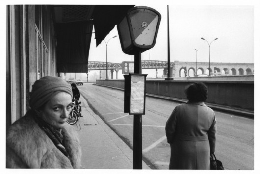  Claude Dityvon, 18 heures, Pont de Bercy, Paris , 1979 Tirage gélatino-argentique Collection MEP, Paris. Acquis en 1979 © Claude Dityvon