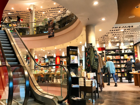 mayersche buchhandlung (bookstore) in düsseldorf 