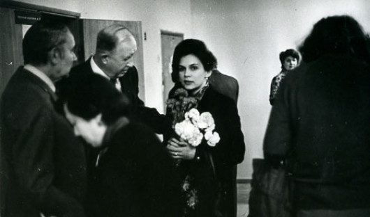 В.С. Столбов в центре, справа Н. Малиновская (с букетом после защиты диссертации), слева - академик Степанов, 1980