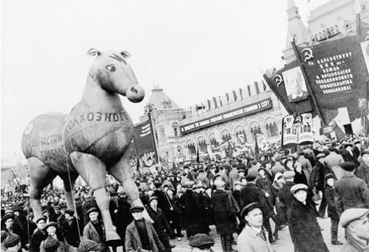 Демонстрация в Москве в 1934 году. Фото из Архива и библиотеки рабочего движения в Осло