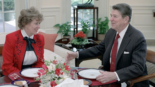 Сюзанна Масси и Рональд Рейган, 1984. Изображение: https://reaganlibrary.archives.gov/archives/photographs/vips.html